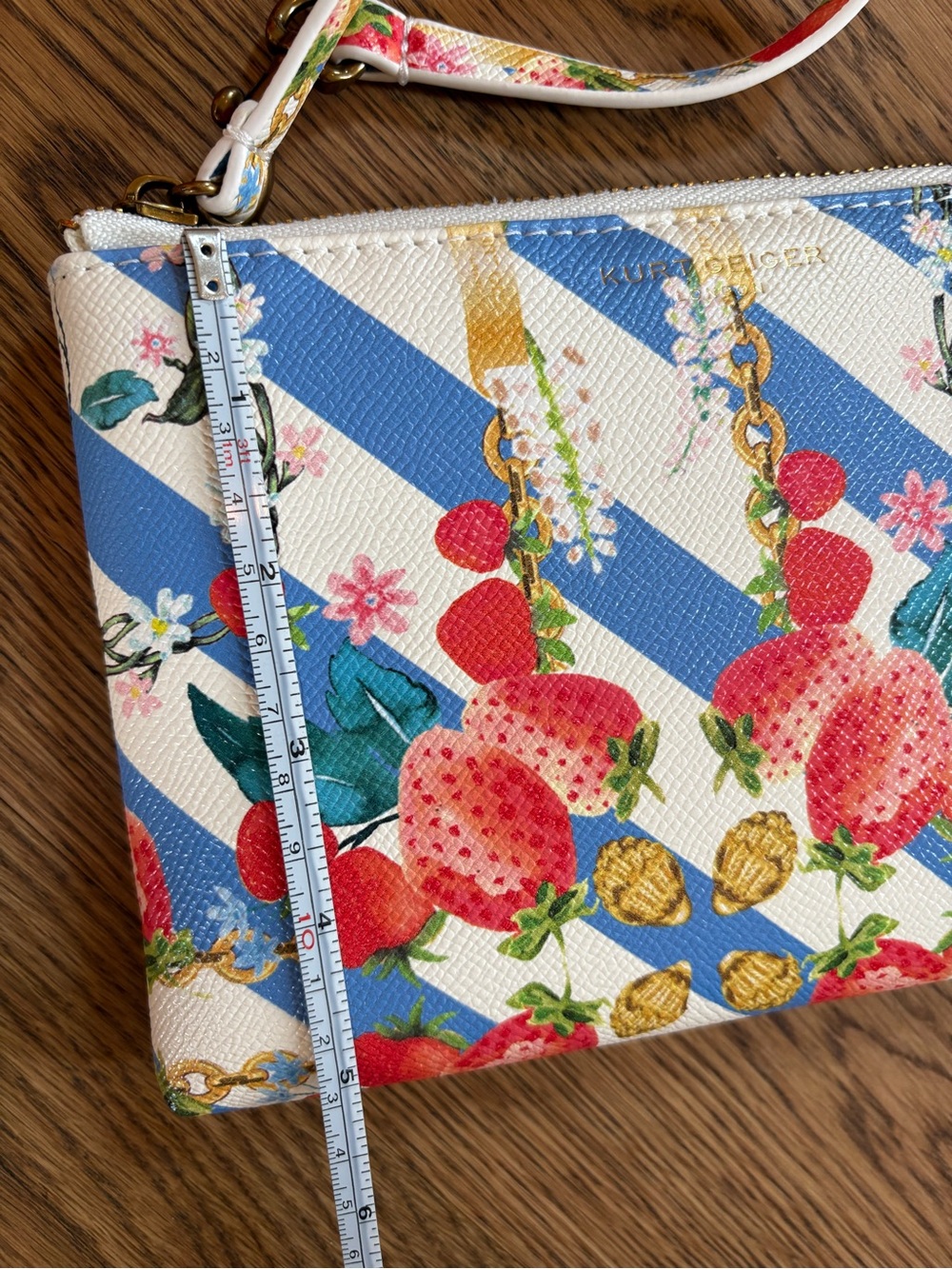 Kurt Geiger London Wristlet Strawberry & Gold Accents NWOT - Picture 7 of 8